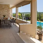 Providenca With Heated Pool * Debeljak