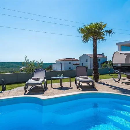 וילה Providenca With Heated Pool