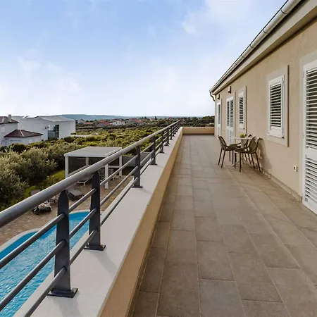 Providenca With Heated Pool Debeljak