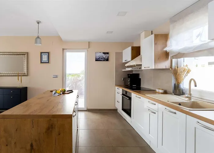 Providenca With Heated Pool Debeljak