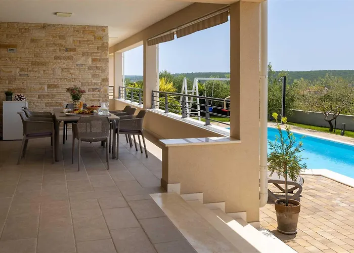 Providenca With Heated Pool * Debeljak