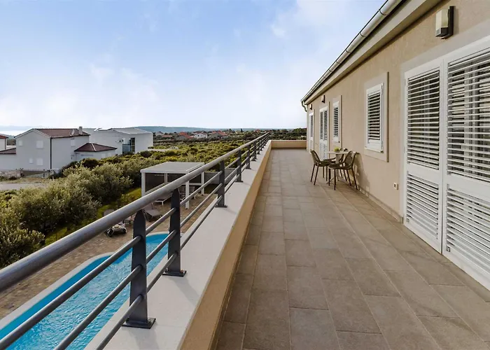 Providenca With Heated Pool Debeljak