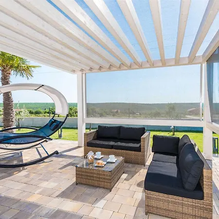 Providenca With Heated Pool * Debeljak