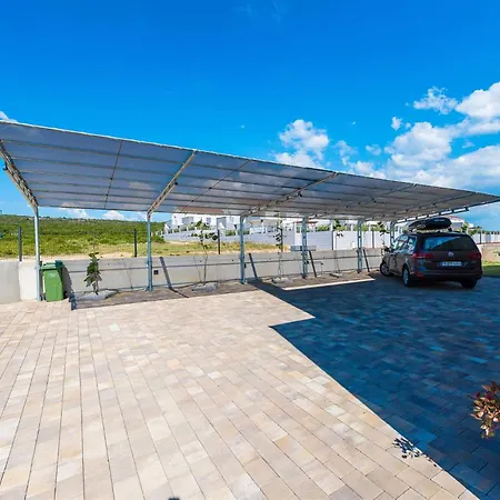 Providenca With Heated Pool Debeljak