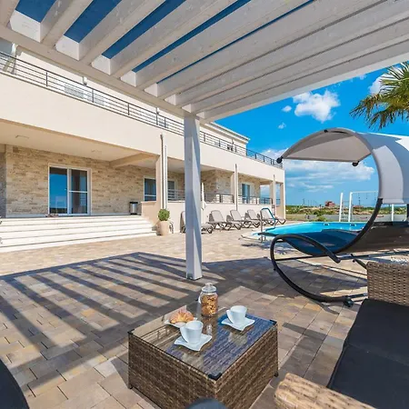 Providenca With Heated Pool *