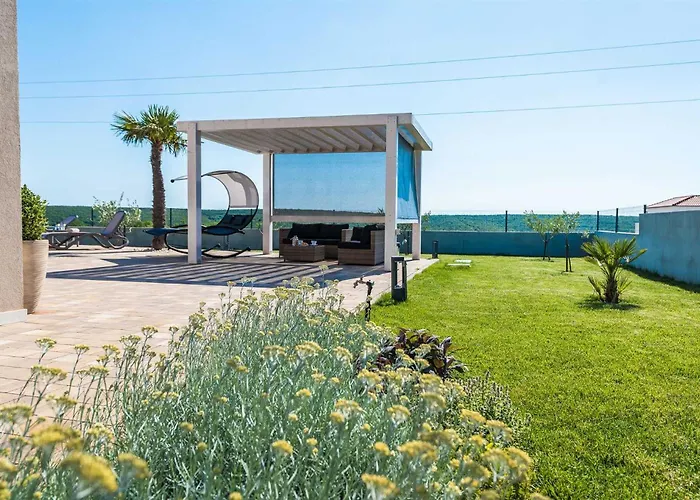 Providenca With Heated Pool