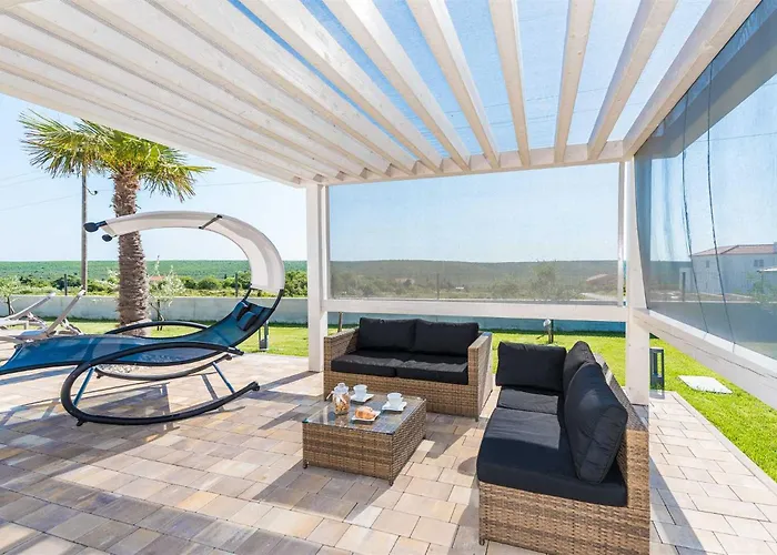 Providenca With Heated Pool * Debeljak