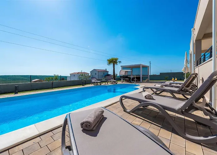 Providenca With Heated Pool Villa